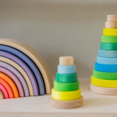 15010-drevena-skladaci-pyramida-mala-neonove-zelena