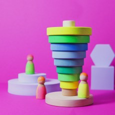 15030-drevena-skladaci-pyramida-neonove-zelena