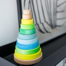 15030-drevena-skladaci-pyramida-neonove-zelena