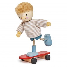 TL8145_edward_a_skateboard_tender_leaf_toys
